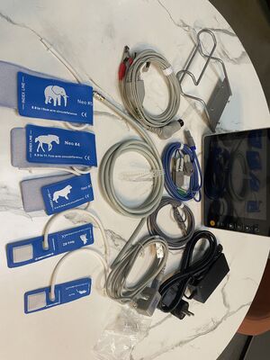 ISO Certified Multi Parameter Patient Monitor with 8 Inch Color LCD Display and Trolley/Wall Bracket Compatibility